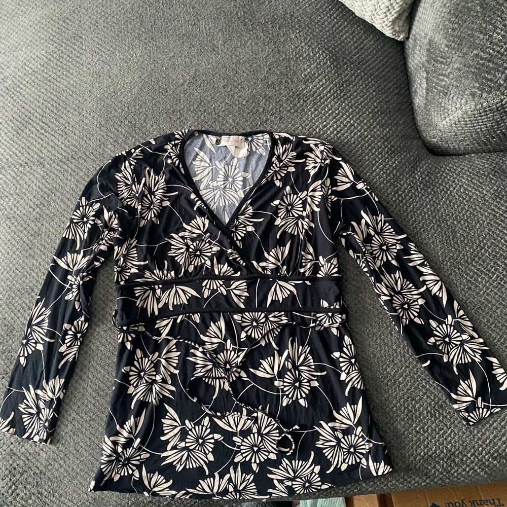 TOMORROWS MOTHER Size Large Black/cream Floral Maternity Top or nursing top